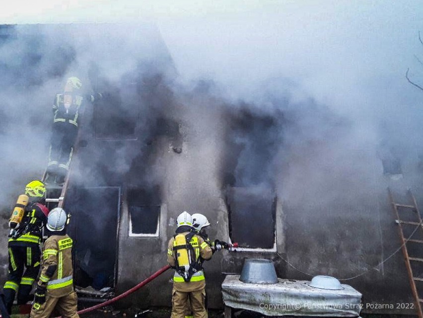 Spłonął budynek mieszkalny w Ulaskach w gminie Kowiesy