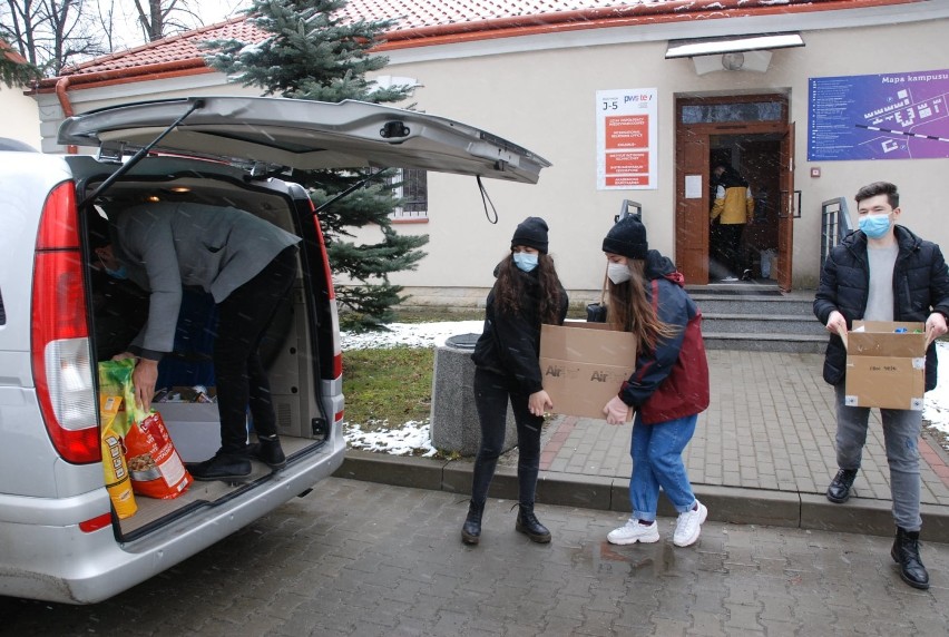 Do końca marca trwa akcja dla bezdomnych zwierząt ze schroniska w Orzechowcach, którą organizują zagraniczni studenci PWSTE w Jarosławiu