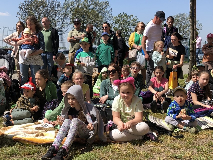 Piknik Rodziny przy szkole w Zaborowie. Ogólnopolski Dzień Diety Bezglutenowej 2023 w Lesznie