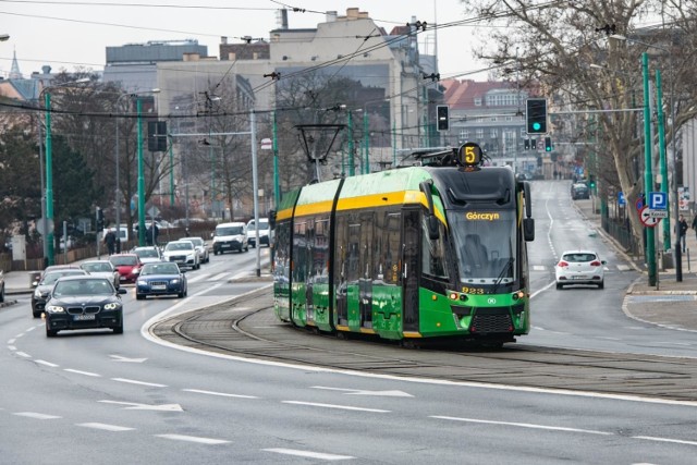 Tramwaje linii 5, 8 i 12 wróciły w poniedziałek, 27 lipca na swoje standardowe trasy. Wcześniej jeździły objazdami przez awarię torowiska na ul. Głogowskiej.