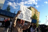 Rzut jajkiem w Lenina i Adamowicza. Protestów pod stocznią ciąg dalszy [zdjęcia,wideo]