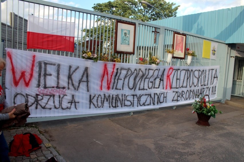 Kolejny protest przeciwko umieszczeniu nad bramą stoczni napiszu "im. Lenina"