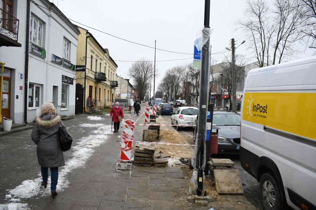 Nowe latarnie na ulicy Słowackiego w Piotrkowie