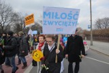 Biały Marsz przeszedł ulicami Poznania. Chcą jak najszybszych prac nad projektem "Zatrzymaj Aborcję" [ZDJĘCIA]