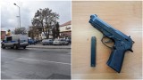 Tarnów. Z bronią w ręku brał na cel przechodniów w centrum miasta. 42-latka zatrzymali policjanci