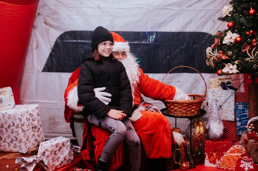Jarmark w Rogoźnie już za nami! Prawdziwy Święty Mikołaj, wystawcy i całe mnóstwo występów na scenie [ZDJĘCIA CZĘŚĆ 2]