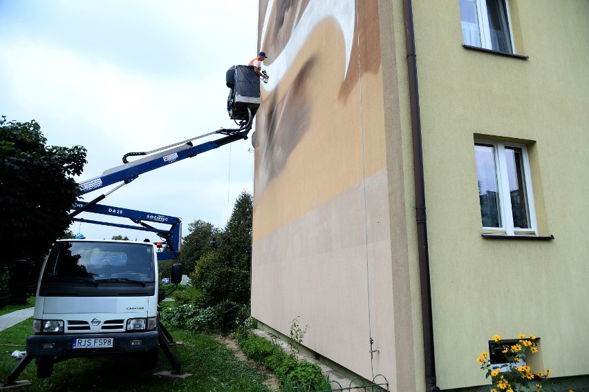 Przy ul. Szajnochy 55 powstaje mural w ramach projektu...