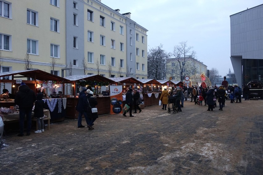 " Kolęda na Wysokości" - Jarmark Bożonarodzeniowy Konin 2021r . Pierwszy dzień za nami