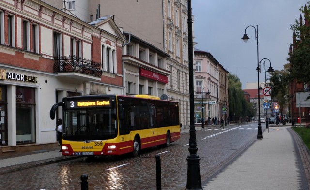 Prowadzone w etapach prace remontowe na ulicy Sienkiewicza w Grudziądzu dobiegły końca. Jej generalny remont kosztował 8,4 mln złotych. Inwestycja została w 85 proc. dofinansowana z funduszy unijnych. Wykonawcą remontu jest Przedsiębiorstwo Budowy Dróg ze Starogardu Gdańskiego.