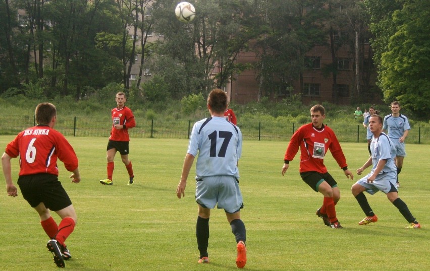 Liga okręgowa: Unia Strzemieszyce lepsza od AKS-u Niwka (ZDJĘCIA)