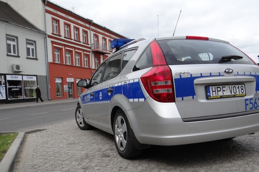 Pijany kierowca zatrzymany w Zduńskiej Woli. Jechał bez opony na kole!