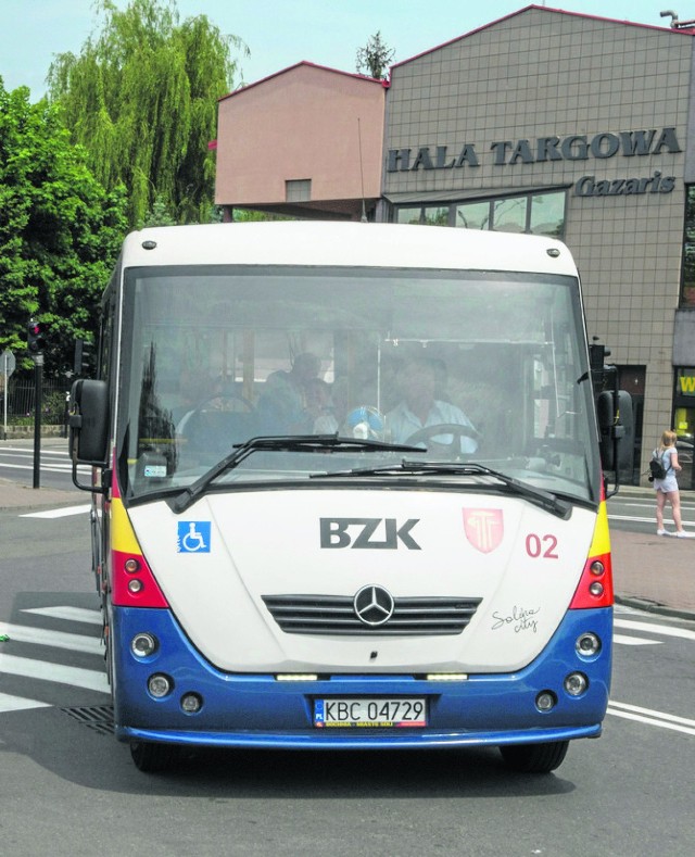 Autobusu BZK rocznie przewożą około 400 tysięcy pasażerów. Ci ostatni z chęcią zrezygnowaliby w konieczności kasowania biletów