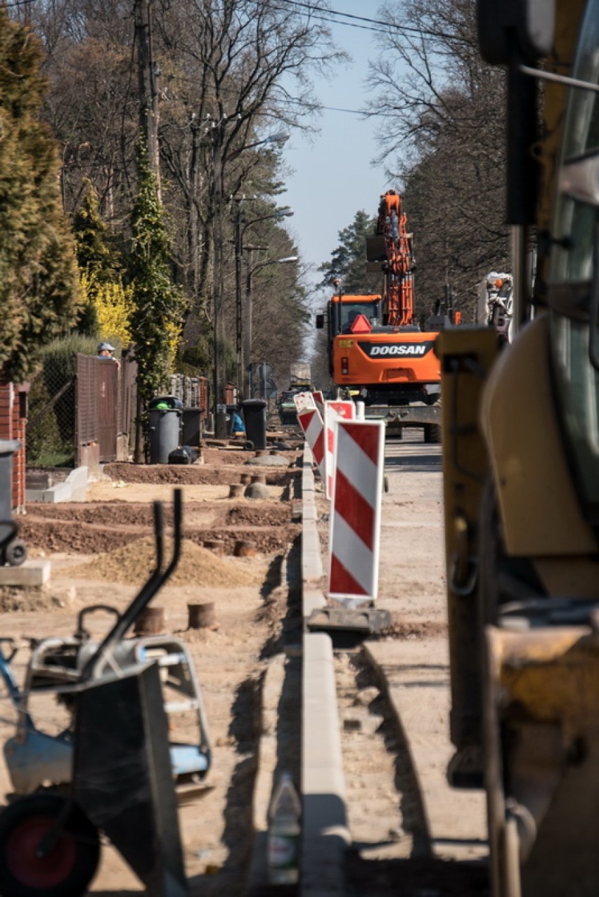 Bez zakłóceń prowadzone są prace remontu  dwóch konińskich ulic - Leśnej w Niesłuszu oraz Żwirki i Wigury na starówce