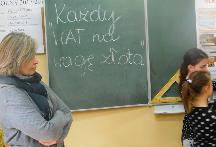 Uczniowie malborskiej "dziewiątki" uczą się oszczędzania energii. Projekt "Każdy WAT na wagę złota"