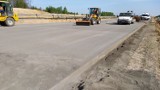 Budowa A1 w Łódzkim. Układają nawierzchnię betonową między Kamieńskiem a Piotrkowem, będą utrudnienia 