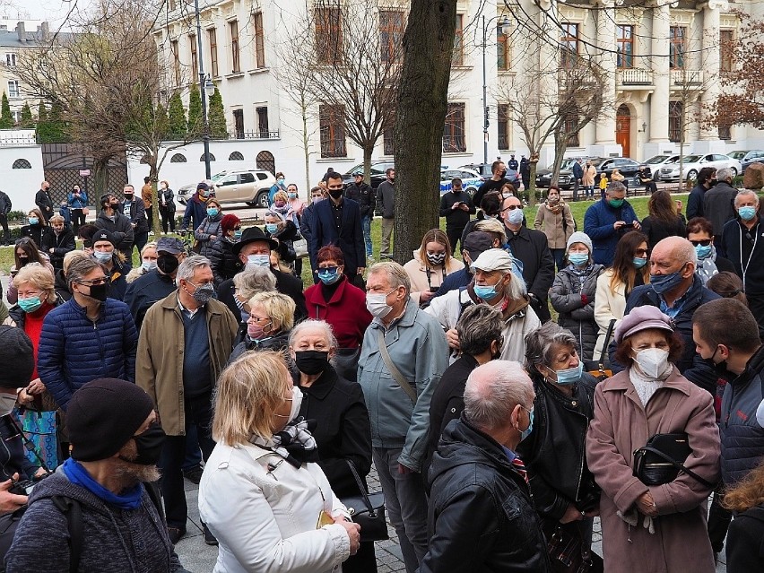 Pogrzeb Krzysztofa Krawczyka. Uroczystości w łódzkiej...