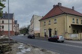 6. miesięczny poślizg. Położono asfalt przy nowej galerii Starówka w Lesznie