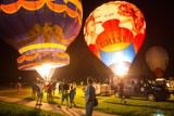 Fiesta balonowa trwa. Tłumy opolan na nocnym pokazie balonów w Opolu [ZDJĘCIA, WIDEO]