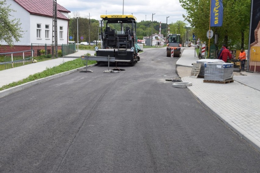 Biecz. Wkrótce finał prac drogowych w centrum miasta. Inwestycja warta jest prawie 2,3 mln złotych [ZDJĘCIA]