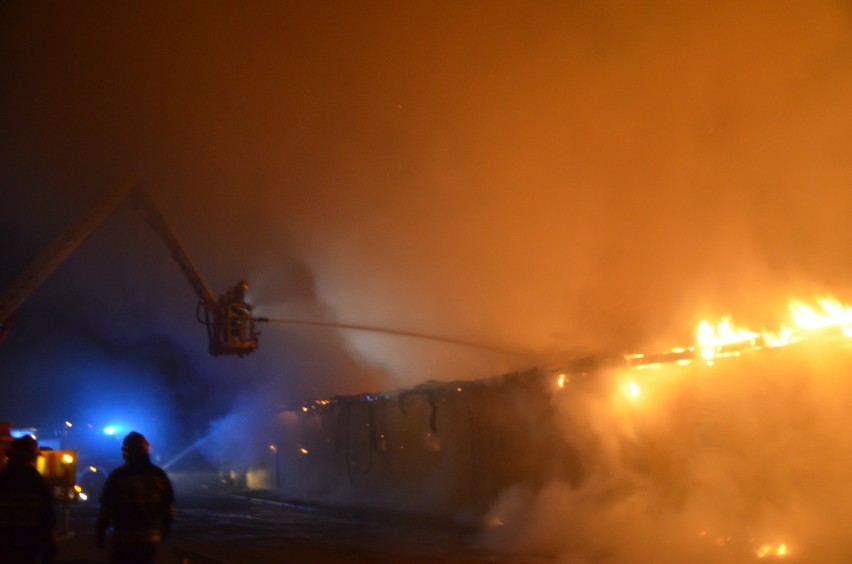50 strażaków gasiło pożar w firmie Złomobet