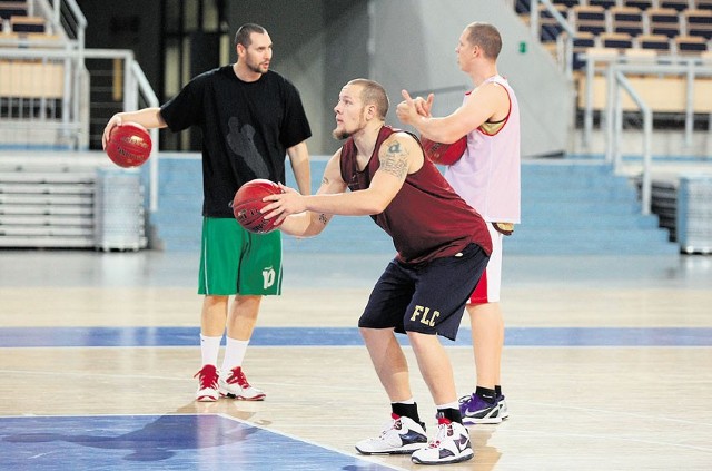 Trenują ełkaesiacy - od lewej: Marcin Salomonik, Kirk Archibeque, Jakub Dłuski.