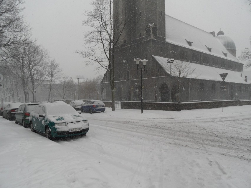 Bytom: w Wielkanoc 2013 miasto zasypane śniegiem. Wyciągacie sanki?
