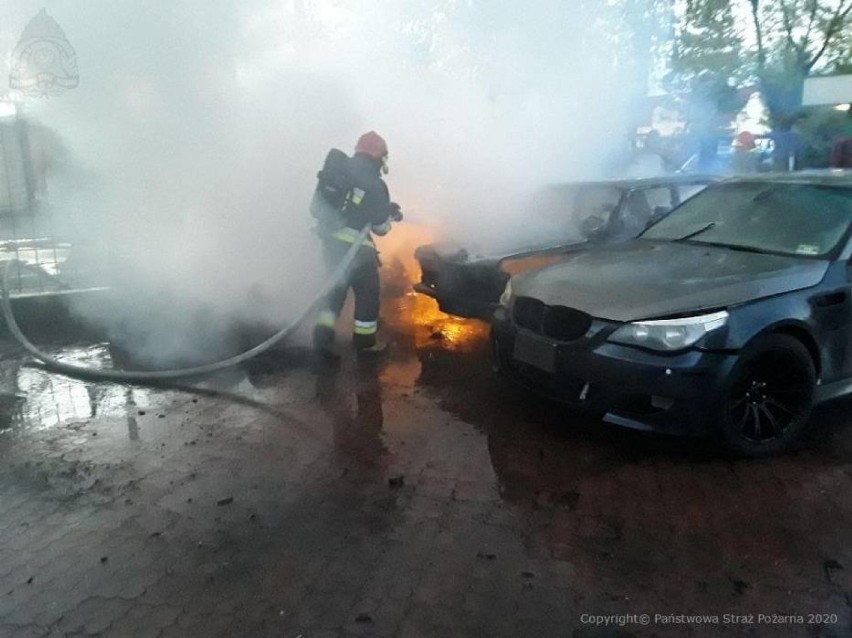 Zatrzymano mężczyznę, który podpalił samochody w Skierniewicach. Miał przy sobie narkotyki [ZDJĘCIA]
