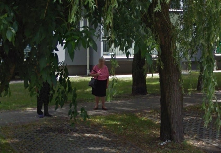 Mieszkańcy osiedla Widok w Skierniewicach na Google Street View. Kogo złapała kamera? 