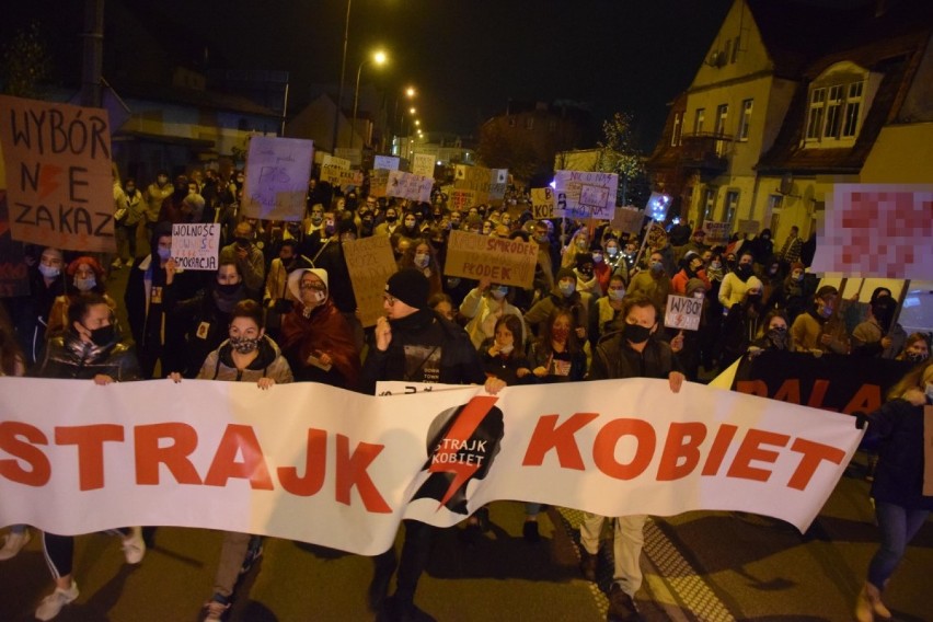 Wągrowiec. Protest kobiet przeszedł ulicami miasta 