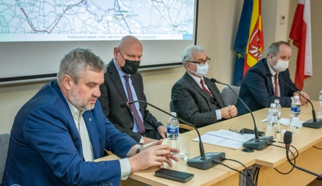 Na zdjęciu od lewej:  oraz poseł Jan Krzysztof Ardanowski,  Prezydent Torunia Michał Zaleski,  Starosta Toruński Marek Olszewski, Wicemarszałek Województwa Kujawsko-Pomorskiego Zbigniew Sosnowski