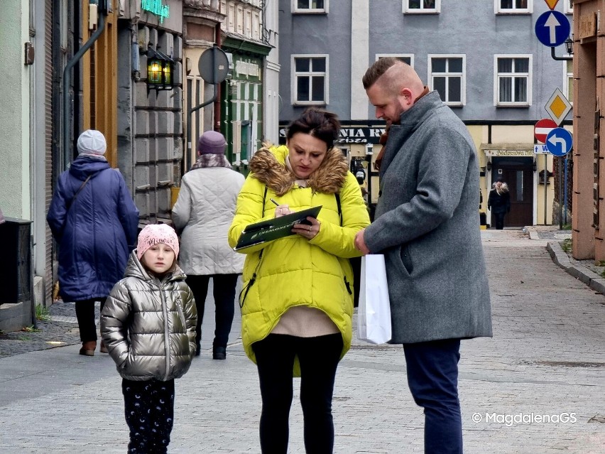 Zbieranie podpisów pod projektem obywatelskim ustawy o in vitro - Puck, 5 grudnia 2022 r.