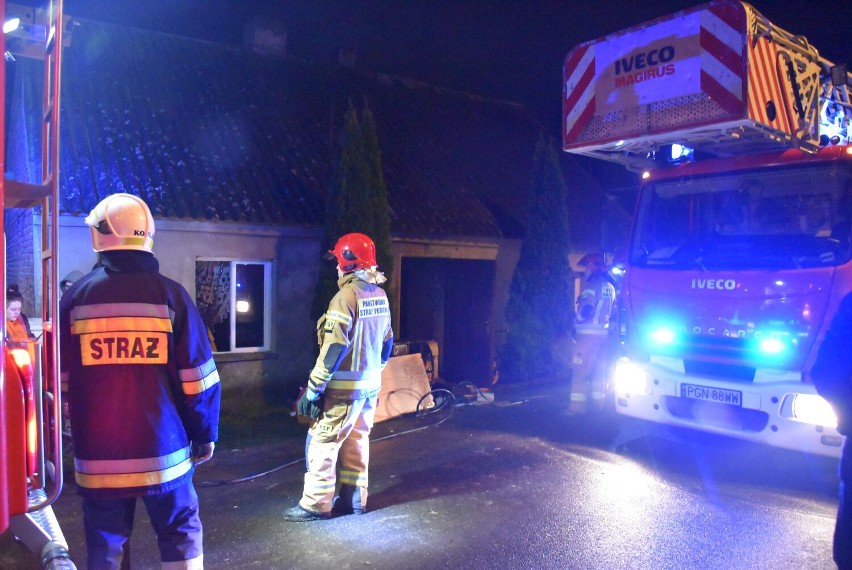 Gmina Gniezno. Pożar domu jednorodzinnego w Pyszczynku [FOTO]