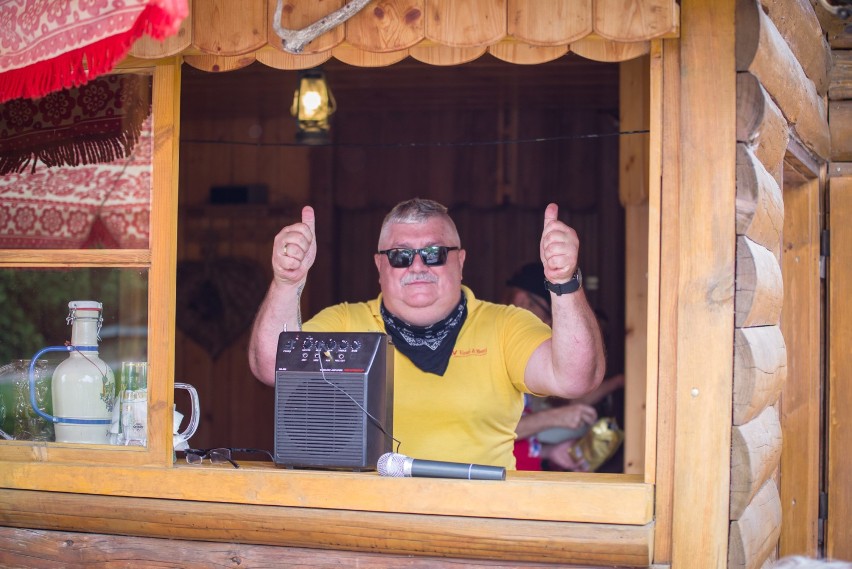 Bawili się w naftowym skansenie. Było wesoło i smakowicie