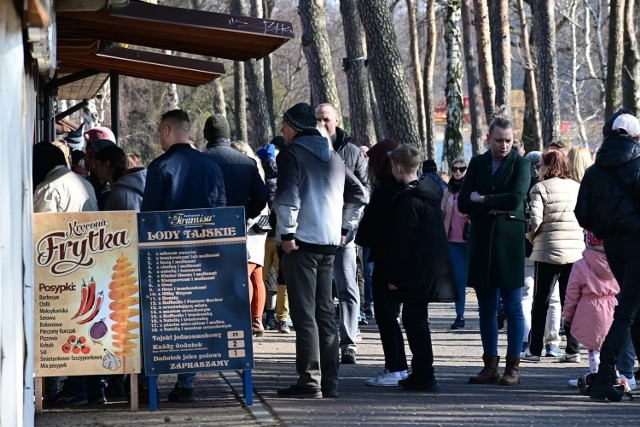 Do Sławy przyjeżdżają w wiosenne weekendy tłumy turystów. Nic dziwnego, nad Jeziorem Sławskim jest pięknie. Kliknij w przycisk "zobacz galerię" i przesuwaj zdjęcia w prawo - naciśnij strzałkę lub przycisk NASTĘPNE
