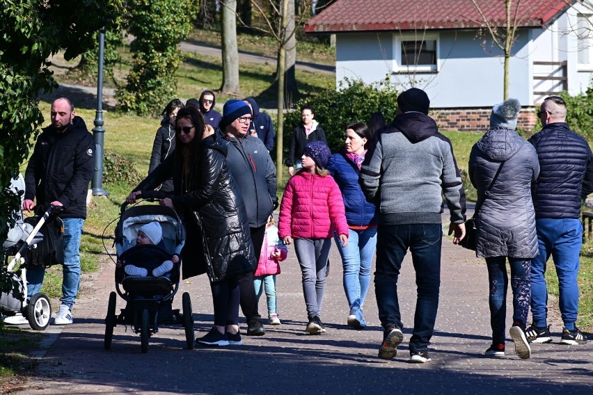 To świetnie miejsce na spacer z dzieckiem. Wózkiem dobrze...