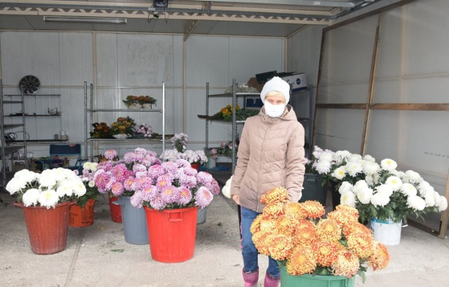 - Solidarność ludzi jest fantastyczna, większość kwiatów sprzedaliśmy - mówi właścicielka szklarni na ulicy Gołebiowskiejw Radomiu.