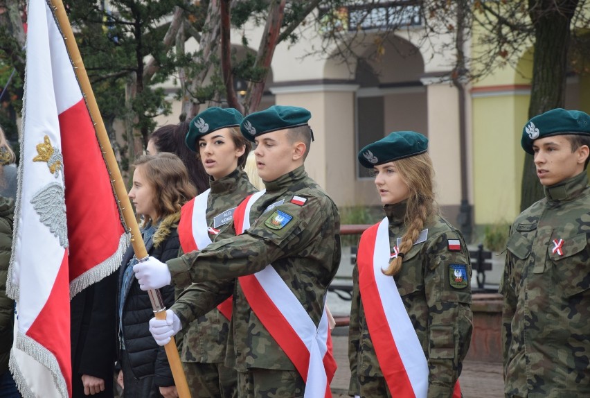 Łomżyńska młodzież wspólnie odśpiewała hymn narodowy