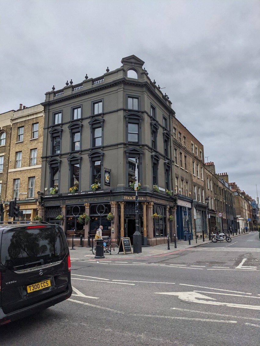 Pub The Ten Bells stoi w dzielnicy Whitechapel, którą w 1888...
