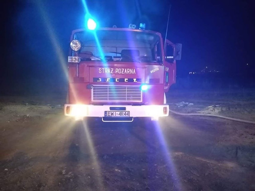 Strażacy ponad 2 godziny walczyli z pożarem w Skomlinie[FOTO]