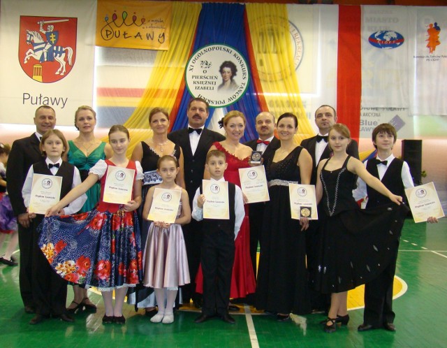 Nasi laureaci: Tancerze Zespołu Pieśni i Tańca Zamojszczyzna na turnieju w Puławach