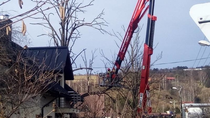 Sądecczyzna. Nadal będzie mocno wiało. Strażacy ciągle usuwają skutki wichury [ZDJĘCIE]