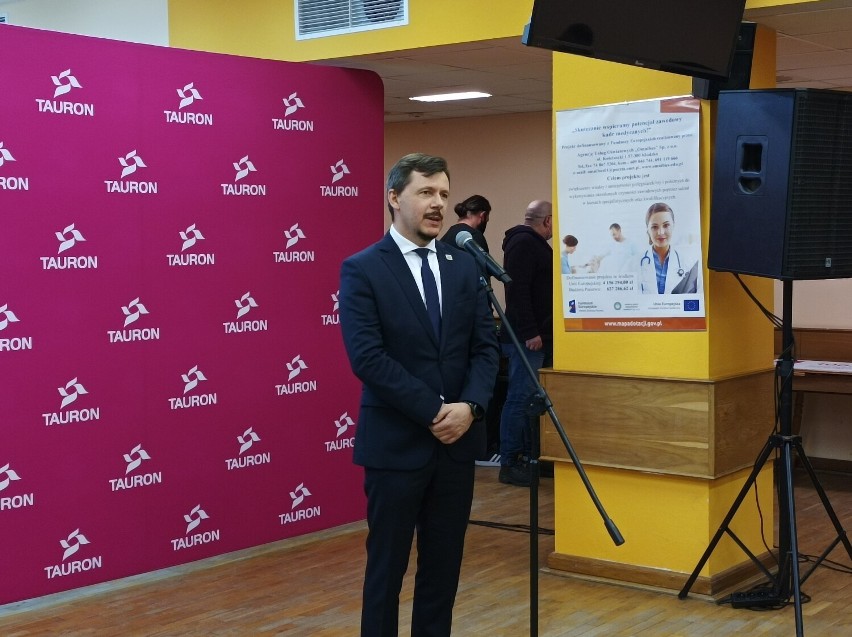 Tauron przekazał 100 000 zł na zakup lamp do sal operacyjnych w szpitalu w Jeleniej Górze
