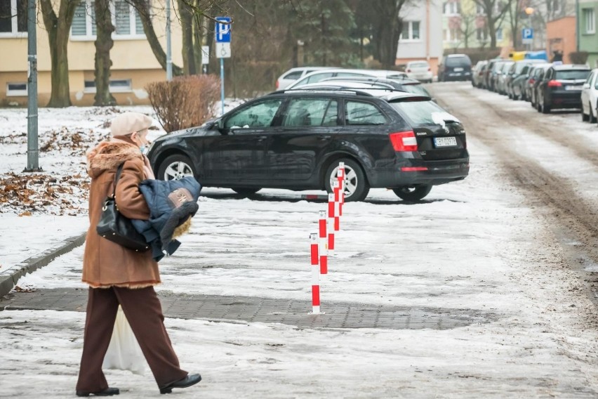 Problem z miejscami parkingowymi dla mieszkańców ul....