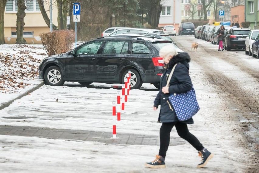 Problem z miejscami parkingowymi dla mieszkańców ul....