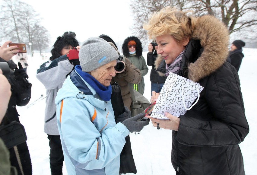 90-latka trenuje nordic walking. Zajęcia łódzkiego MOSiRu [ZDJĘCIA]