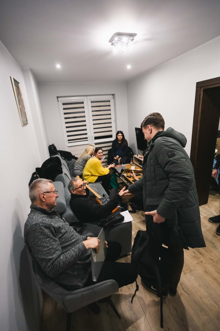 Wspólne Uwielbienie z modlitwą o pokój w Ukrainie odbyło się w parafii św. Rodziny [ZDJĘCIA]