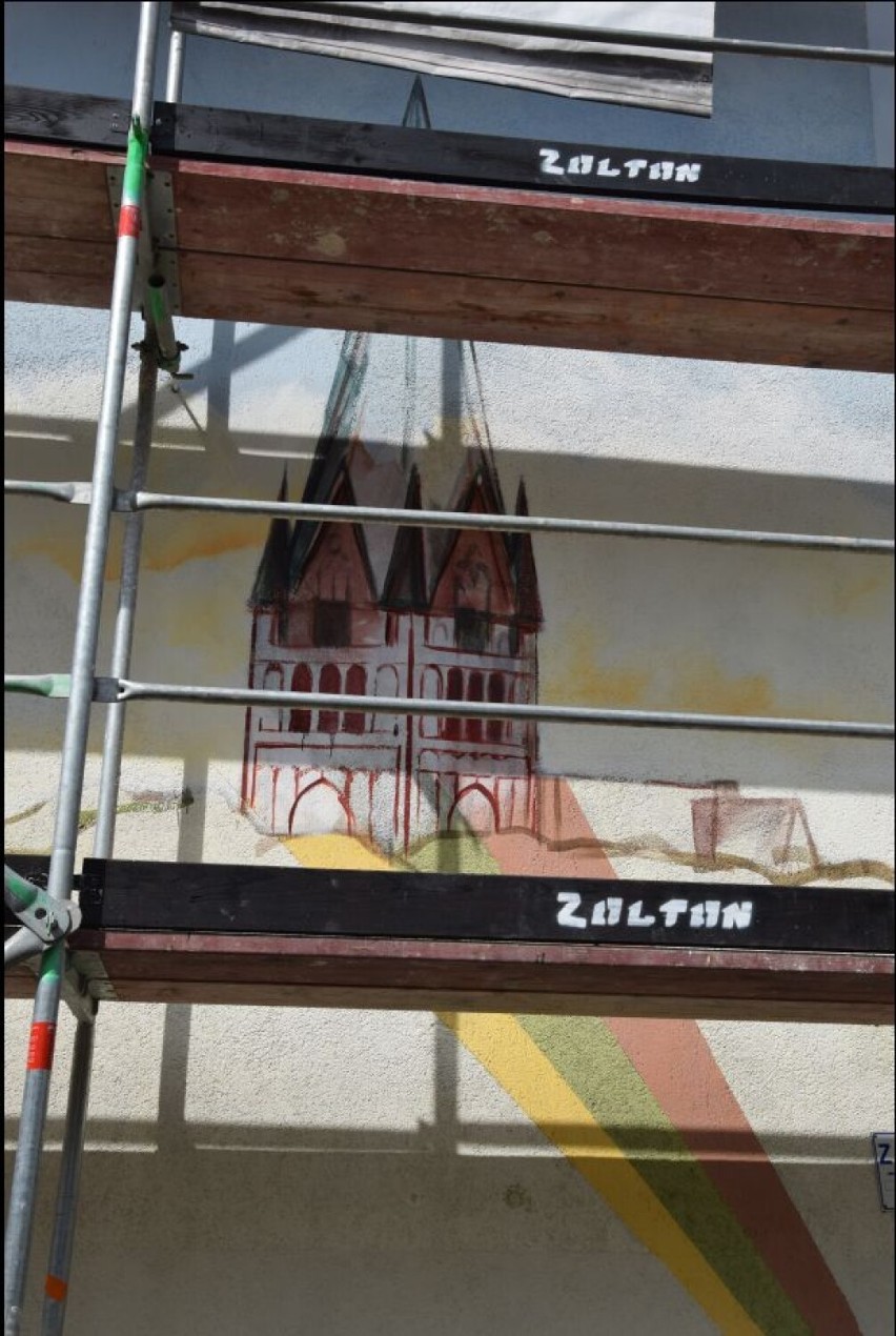 Eko-mural w Szczecinku gotowy. Balonowy będzie na Art Piknik [zdjęcia]