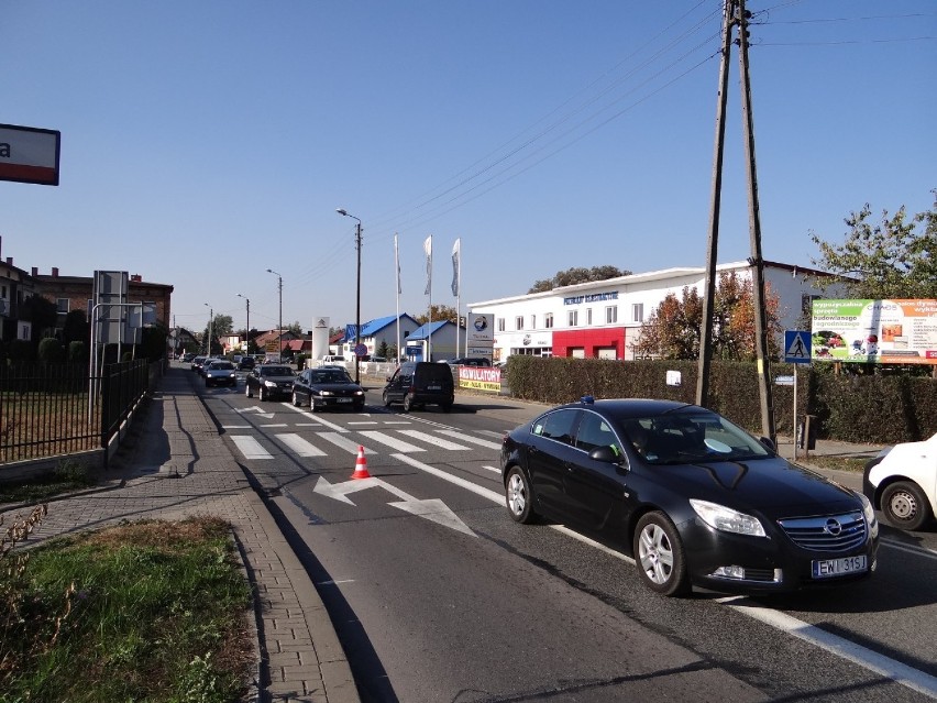 Wypadek na Głowackiego w Wieluniu. Motocyklista trafił do szpitala [FOTO]