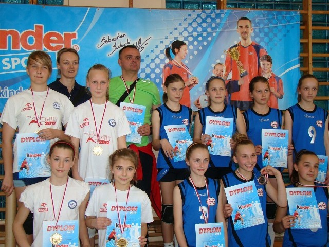 Finał wojewódzki Kinder + Sport w minisiatkówce dziewcząt - pierwsze miejsce zajęła Szkoła Podstawowa nr 9 w Rumi