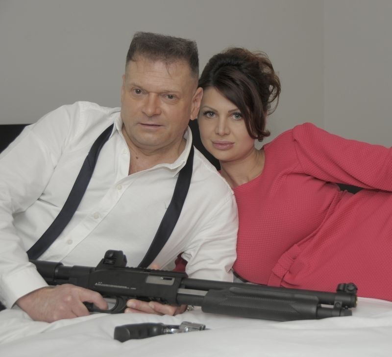 Krzysztof Rutkowski i jego partnerka Maja Plich czekają na...